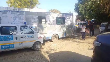 Video : मां घर के बाहर बैठी थी, बेटी ने कर ली आत्महत्या