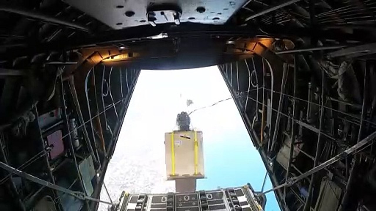 Bundeswehr wirft erstmals Hilfsgüter über Gaza ab