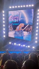 ¡Es una niña! Karol G hace revelación de sexo de una fanática