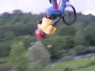 Nessy première tentative back flip