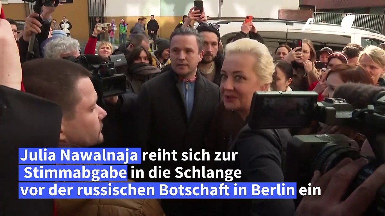 Julia Nawalnaja für Stimmabgabe vor russischer Botschaft in Berlin