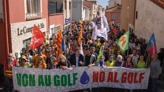 Pyrénées-Orientales : des centaines de personnes rassemblées contre un golf en construction sur leurs terres assoiffées