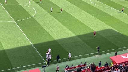 En-Nesyri recibe ovación al salir tras anotar un gol importante ⚽