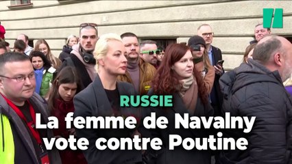 Ioulia Navalnaïa va voter à l’ambassade de Russie à Berlin lors de la présidentielle russe