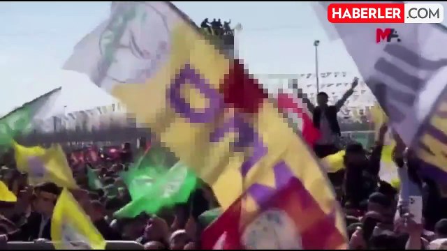 Yenikapı'daki Nevruz kutlamalarında terör örgütü elebaşı Öcalan posterleri açıldı