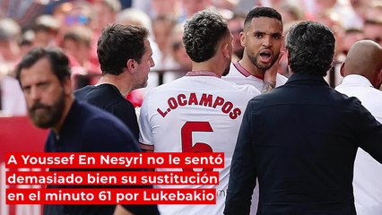 En Nesyri y Quique se enfrentan en el banquillo durante el partido ⚽