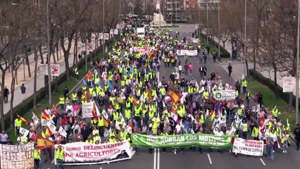 Πορεία αγροτών με τρακτέρ στη Μαδρίτη