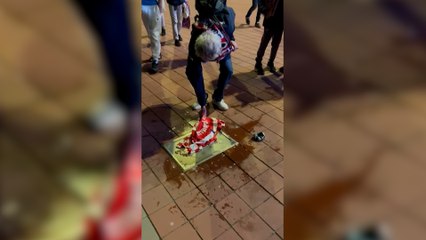 La placa de Joao Félix, vandalizada: prenden fuego a su camiseta en el Metropolitano