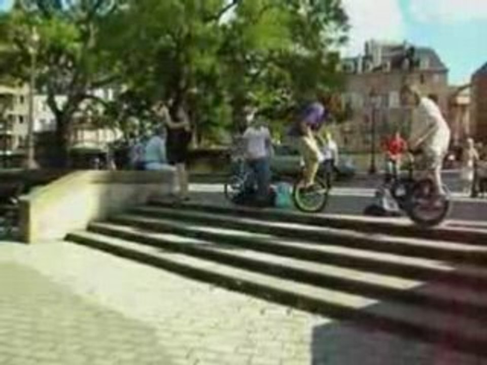 Les Monocycleurs In Metz 2 - Unicycle Is Gone