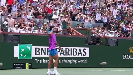 Alcaraz goes back-to-back in Indian Wells by beating Medvedev