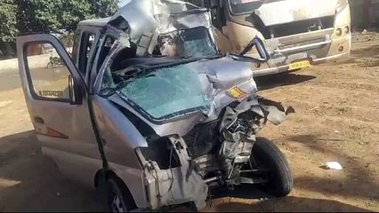 इको कार और ट्रेलर में भयंकर टक्कर, चार की मौत