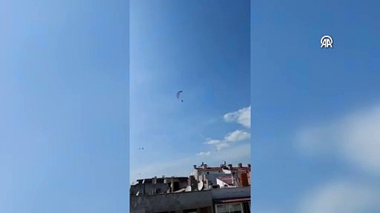 Yamaç paraşütü yaparken yere çakıldı