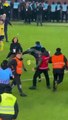 Osayi Samuel'in Trabzonsporlu taraftara vurduğu anların en net görüntüsü