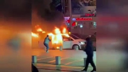 Bursa Büyükşehir Belediye Başkan adayının seçim minibüsü yandı!