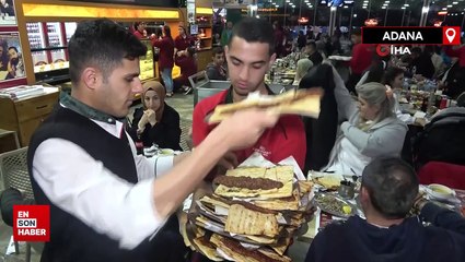 Adanalılar oruçlarını kebap ile açıyor