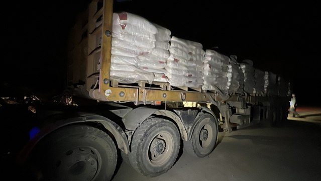 وصول شاحنات محملة بمساعدات غذائية حي التفاح في غزة