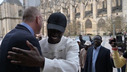 Football: à Bourges, le nouvel actionnaire Sadio Mané accueilli avec enthousiasme