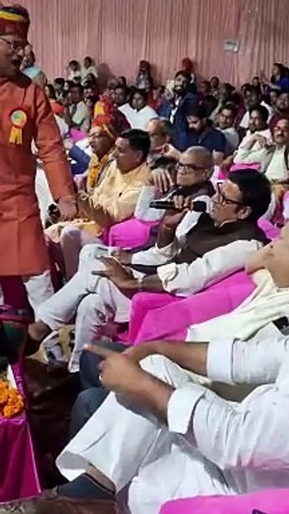 '100 साल पहले मुझे तुमसे प्यार था...', भरी पब्लिक के बीच BJP नेता राजेंद्र राठौड़ ने क्यूं और किसके लिए गाया सांग?