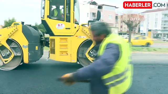 Antalya Büyükşehir Belediyesi Kepez Ceyhan Caddesi'nde Sıcak Asfalt Çalışması Yaptı