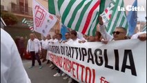 Battipaglia, il corteo di protesta dei lavoratori della Fos