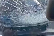 ضرب وتهشيم زجاج سيارة سائق من التطبيقات الذكية