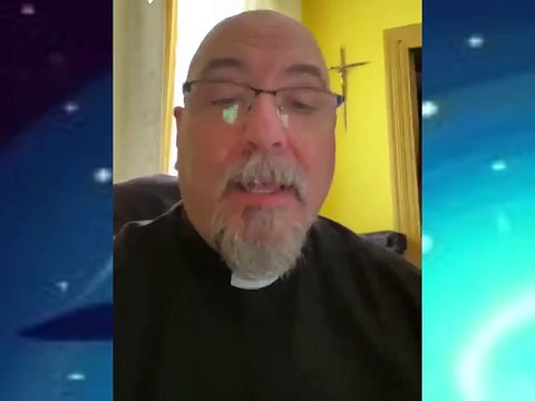 ¿Por qué los católicos le agregaron libros a la Biblia? - Padre Juan Molina