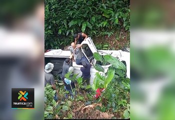 tn7-Funcionario de CCSS con todo y carro a precipicio de 50 metros y sobrevive-180324