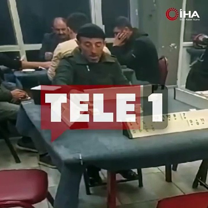 Arkadaş bulamadı tek başına okey oynadı: Tek başıma bittim