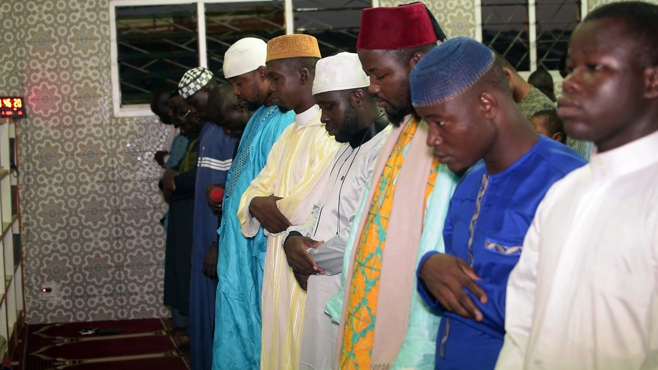 Les communautés religieuses d'Abobo rompent le jeûne ensemble pour solidifier leur cohésion sociale