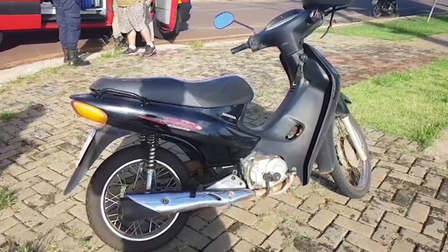 Colisão entre carro e moto deixa mulher ferida na Avenida Tito Muffato em Cascavel