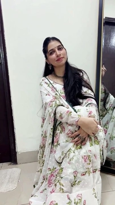 THOUSANDS BUTI With Digital Print