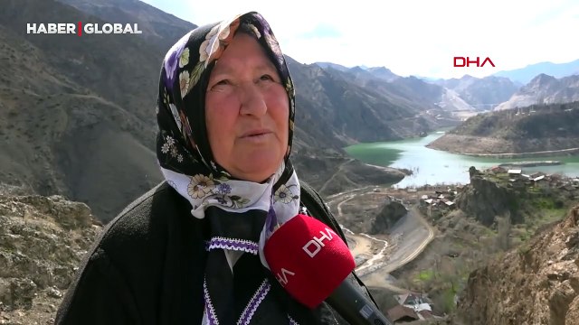 Baraj suyu çekilince ortaya çıkan köylerini izlediler
