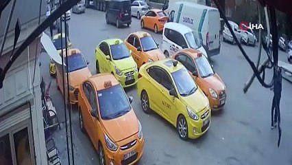 Aynı günde 5 farklı olayda 6 kişiyi yaralayan çocuğun silahlı saldırısı kameraya yansıdı