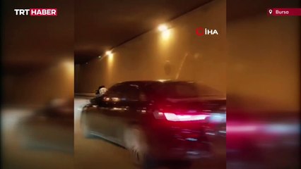 Motosiklet ile bisikleti çekti: O anlar kamerada