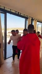 Brahim y su padre ya bailan al ritmo marroquí: así le han recibido en la concentración