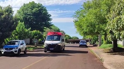 Download Video: Poste cai e deixa trabalhador ferido no Bairro Cataratas