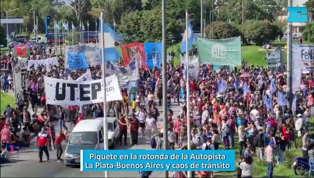 Piquete en la rotonda de la Autopista La Plata-Buenos Aires y caos de tránsito