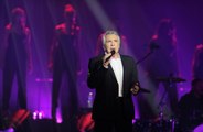 Michel Sardou blague sur le consentement en plein concert, ses propos ne passent pas