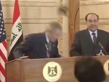 Quand un journaliste irakien balançait ses chaussures sur Georges W Bush