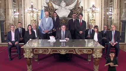 Milei: 100 dias de presidência entre polêmicas e dificuldades no Congresso