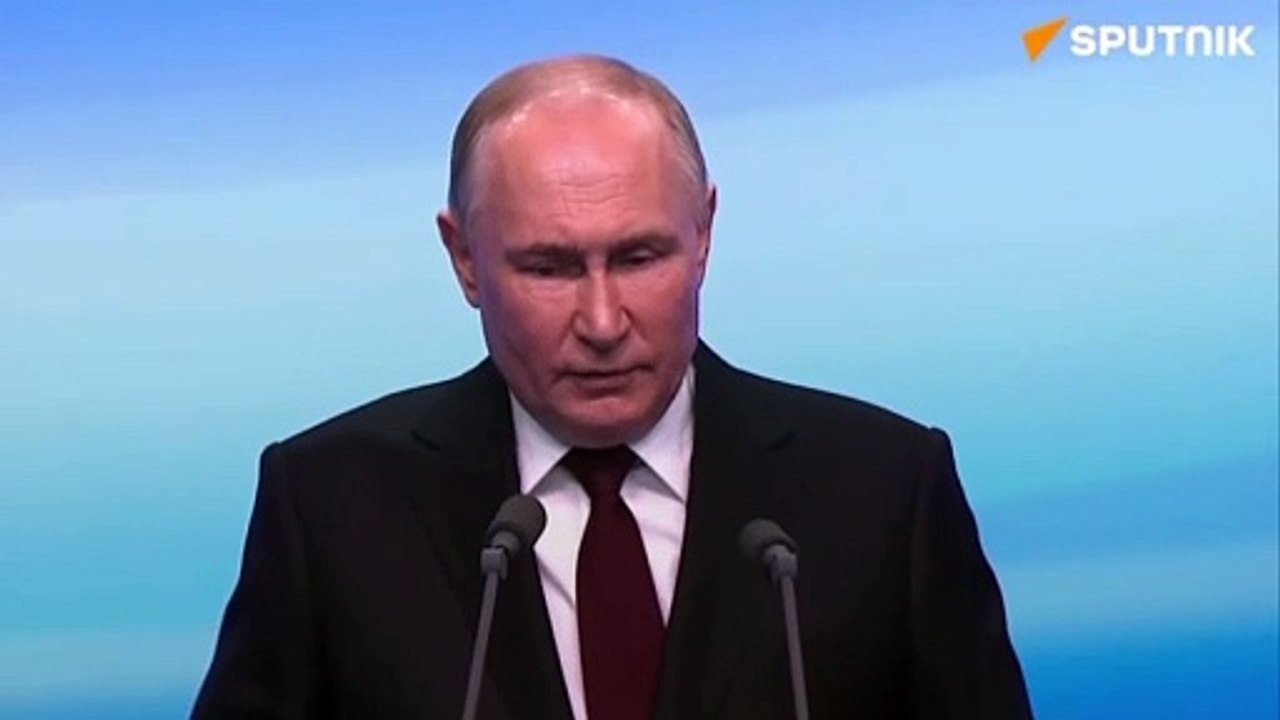 "J'ai toutes les raisons de croire que nous ne voyons aucune démocratie dans les processus électoraux aux États-Unis aujourd'hui", a déclaré Poutine.