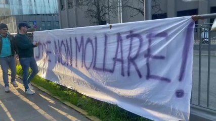 Скачать видео: Video Fiorentina, striscione dei tifosi per Barone: 