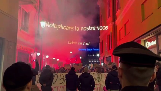 Vannacci, il video della manifestazione dei centri sociali contro il generale