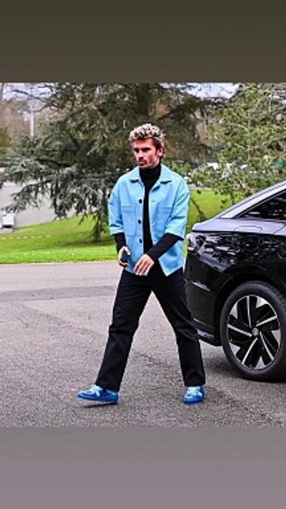 L'arrivée des #Bleus à #Clairefontaine  un véritable #défilé de #mode de #equipedefrance