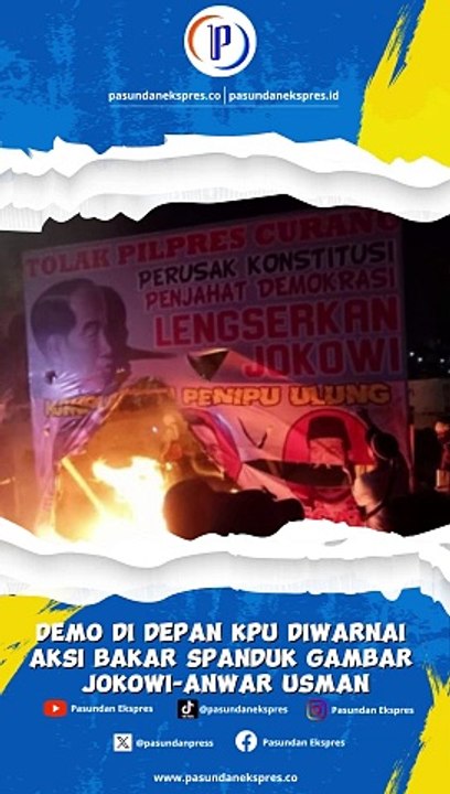 Demo di Depan KPU Diwarnai Aksi Bakar Spanduk Gambar Jokowi-Anwar Usman
