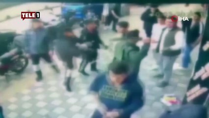 Sokağın ortasında palalı kavga: Bir anda birbirlerine girdiler