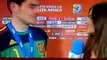 Iker Casillas portero de España no aguanta la emoción y besa a su novia Sara Carbonero mientras lo entrevista