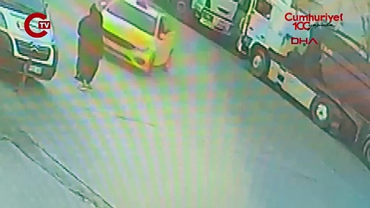 Taksiciyi İngiliz anahtarıyla saldırmakla suçladı, gerçeği güvenlik kamerası görüntüleri ortaya çıkardı