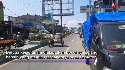 Selang Bensin Diduga Bocor, Sepeda Motor Milik Pasutri Terbakar