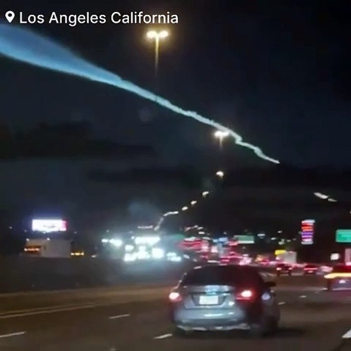 #ÚLTIMA HORA: Miles de personas presencian el espectacular vapor de una medusa en el cielo nocturno